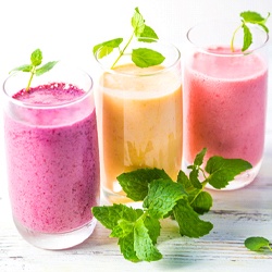 Healthy smoothies to drink after dental implant surgery in Barton City